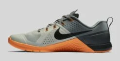 Nike Metcon 1 Shoes -Garmins Store b571ecea16a9824023ee1af16897a582 5d0a751a85c72 600x307 1